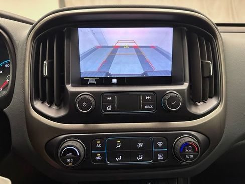 Used 2022 Chevrolet Colorado Z71 AWD/4WD image 8