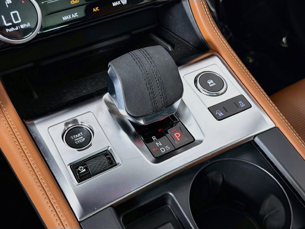 Certified 2025 Jaguar F-PACE R-Dynamic S AWD/4WD image 15
