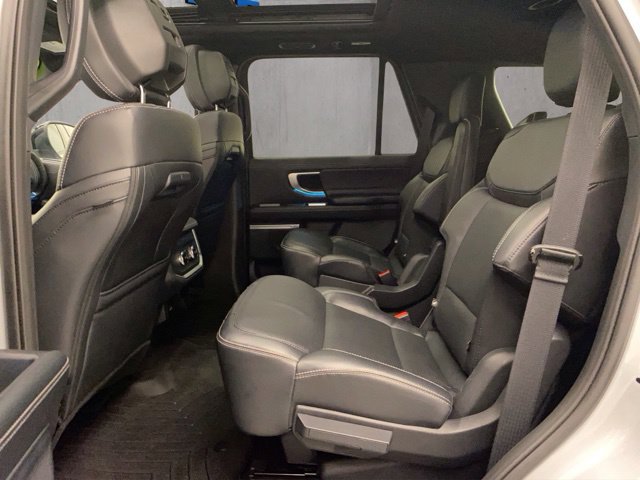 Used 2026 Ford Expedition Platinum w/ Stealth Appearance Package AWD/4WD image 9
