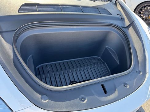 Used 2023 Tesla Model Y Long Range image 9