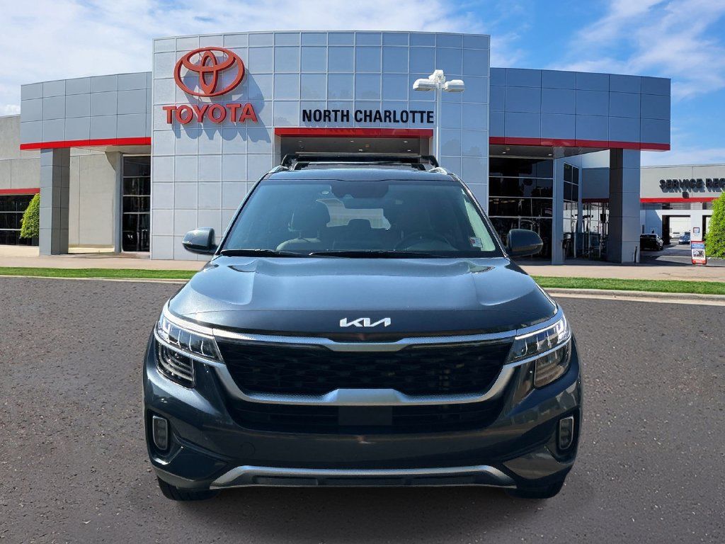 Used 2022 Kia Seltos SX w/ Sunroof Package AWD/4WD image 3