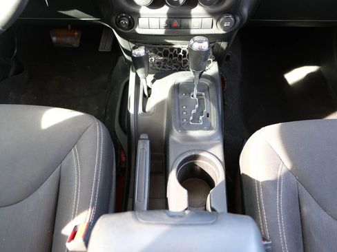 Used 2016 Jeep Wrangler Unlimited Sahara w/ Connectivity Group image 30