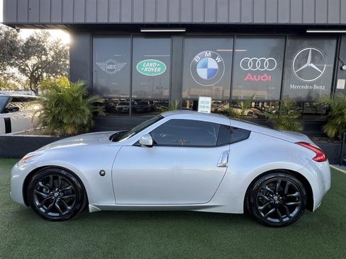 Used 2015 Nissan 370Z Coupe image 7