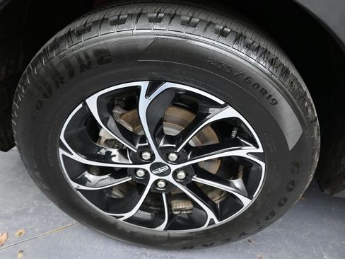 Used 2025 Lincoln Nautilus Premier image 34