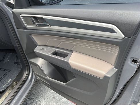 Used 2021 Volkswagen Atlas Cross Sport SE FWD image 14