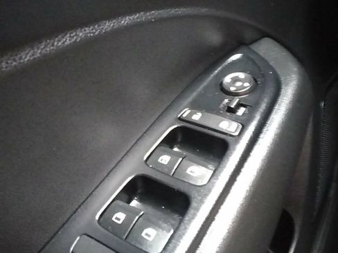 Used 2020 Hyundai Venue SEL image 23