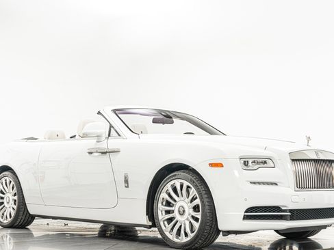 Used 2019 Rolls-Royce Dawn image 33