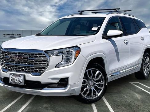Used 2024 GMC Terrain Denali w/ Denali Premium Package AWD/4WD image 1