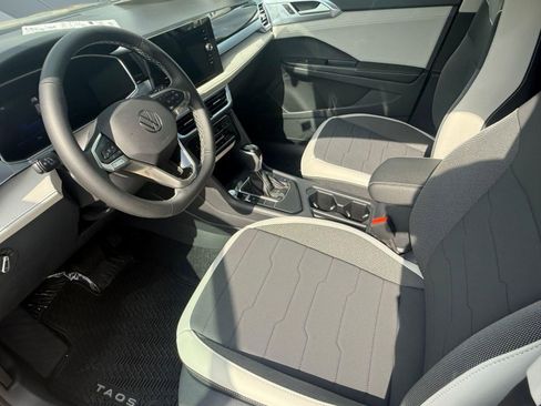 New 2026 Volkswagen Taos SE FWD image 4