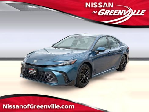 Used 2025 Toyota Camry SE image 1