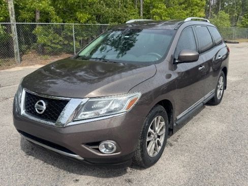 Used 2015 Nissan Pathfinder SL image 2