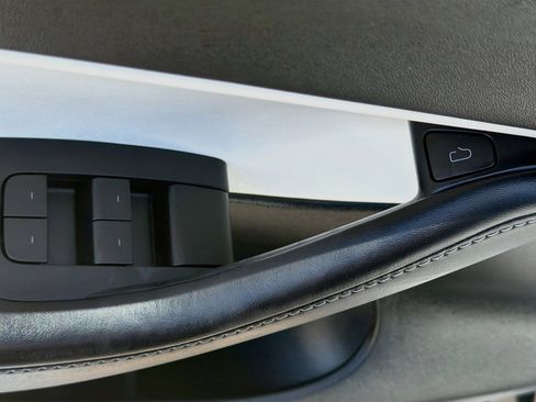 Used 2022 Tesla Model Y Performance AWD/4WD image 15
