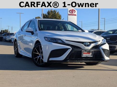 Used 2024 Toyota Camry SE image 2