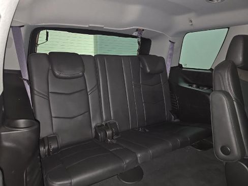 Used 2016 Cadillac Escalade Luxury RWD image 11