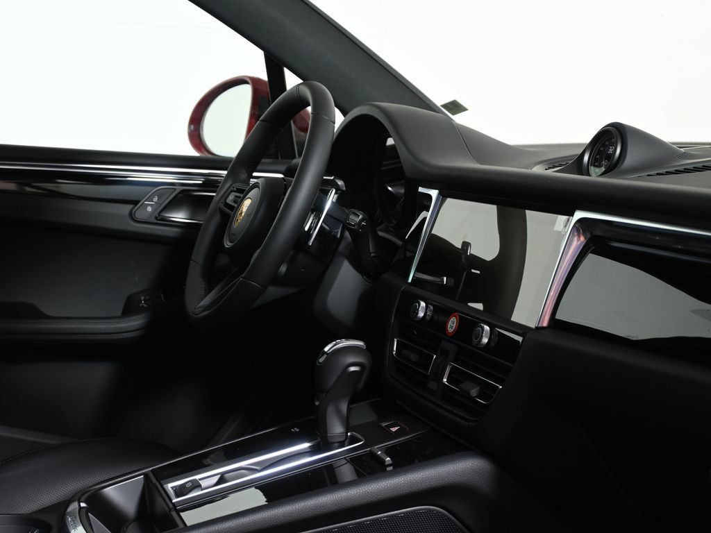Used 2026 Porsche Macan AWD/4WD image 38