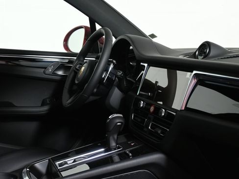 Used 2026 Porsche Macan AWD/4WD image 38
