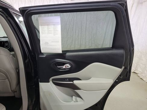 Used 2019 Jeep Cherokee Limited image 56