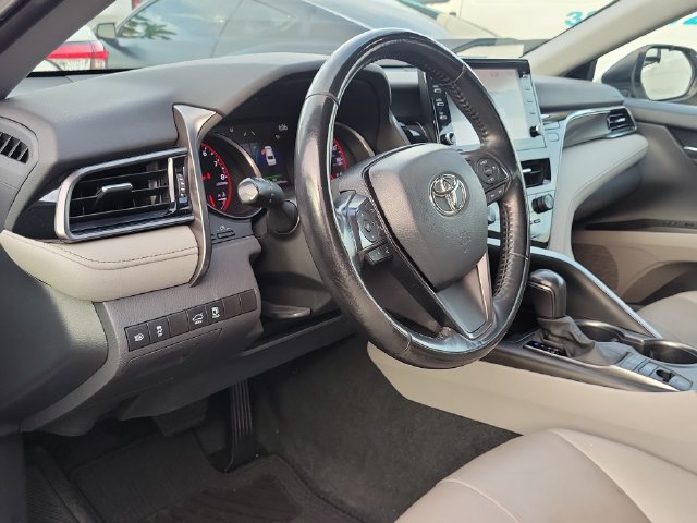 Used 2022 Toyota Camry XSE FWD image 8