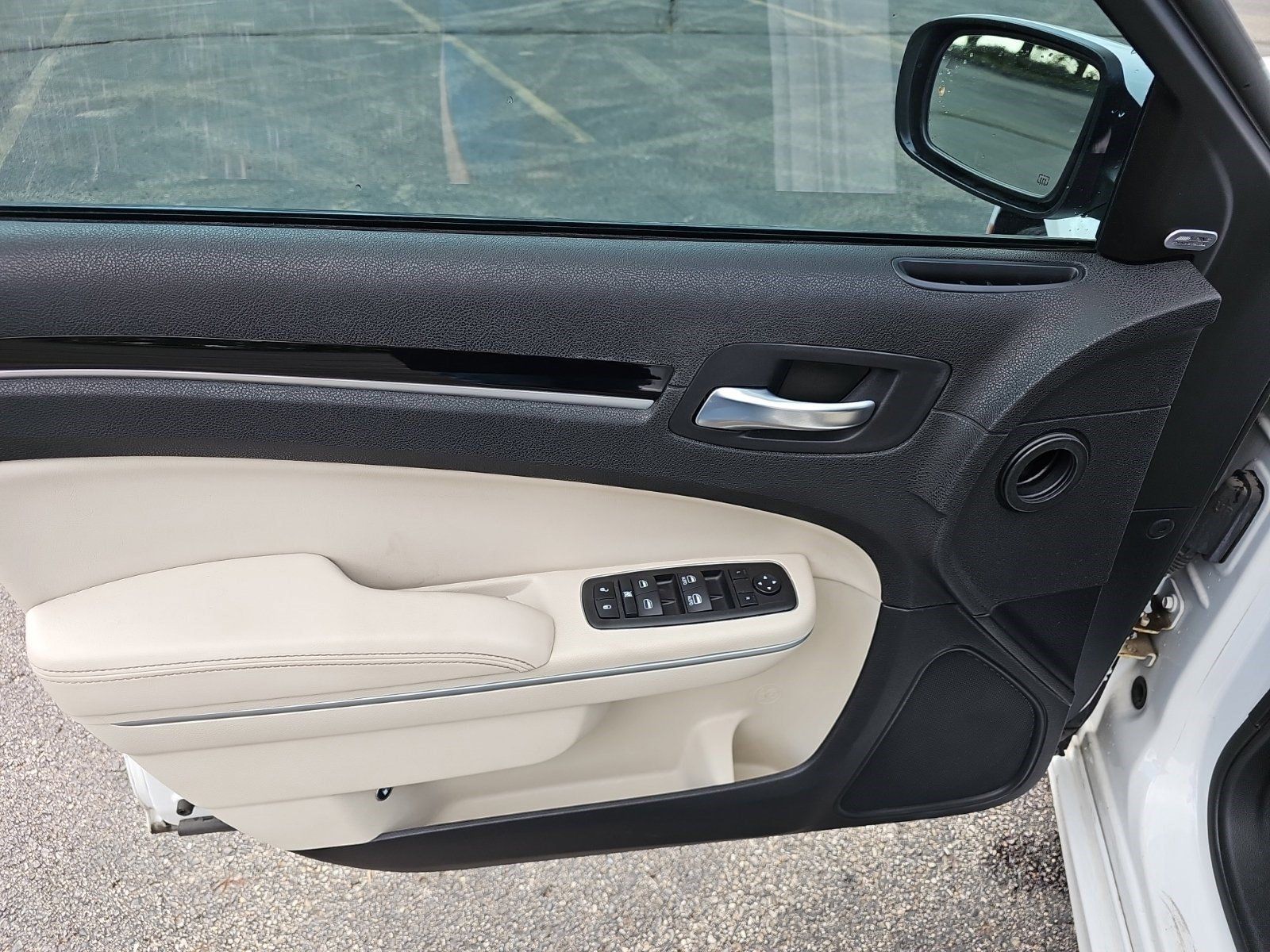 Used 2023 Chrysler 300 Touring L w/ Safetytec Plus Group RWD image 19