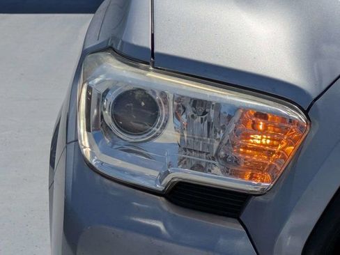 Used 2017 Toyota Tacoma SR RWD image 9