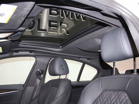 Certified 2022 BMW 530i w/ Premium Package image 13