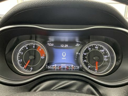 Used 2019 Jeep Cherokee Limited w/ Luxury Group image 9