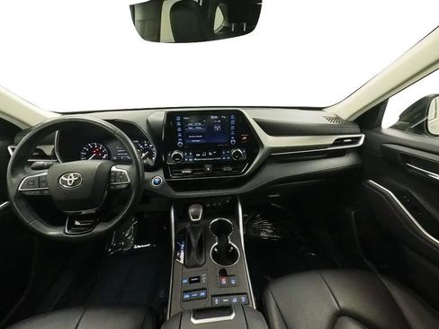 Used 2020 Toyota Highlander XLE AWD/4WD image 26