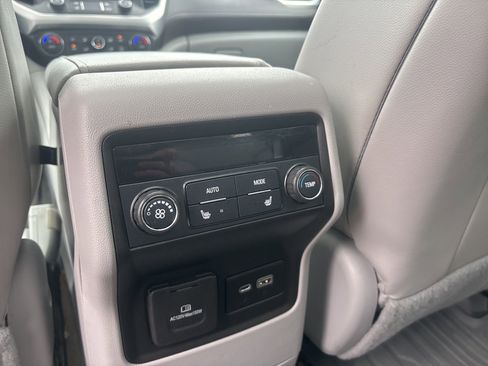 Used 2020 GMC Acadia SLT w/ Premium Package FWD image 12