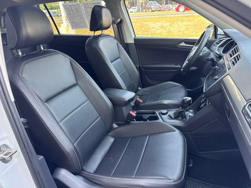Used 2021 Volkswagen Tiguan SE w/ Panoramic Sunroof Package AWD/4WD image 24
