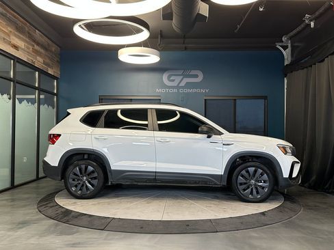 Used 2022 Volkswagen Taos S image 2