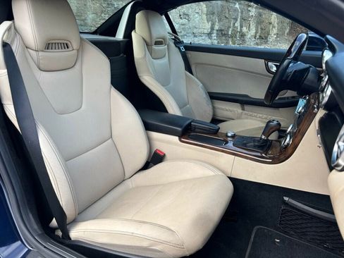 Used 2015 Mercedes-Benz SLK 250 image 23