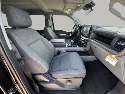 Used 2025 Ford F150 Lightning XLT image 41