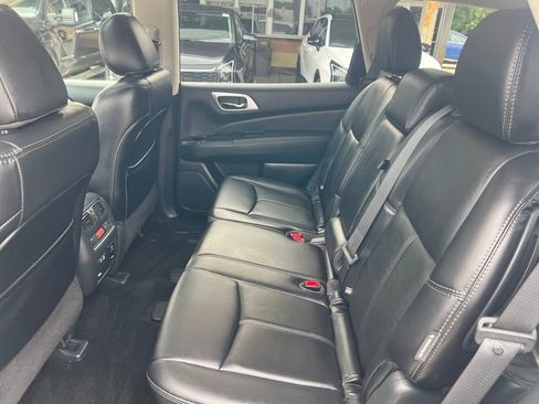 Used 2019 Nissan Pathfinder SL w/ SL Premium Package AWD/4WD image 9