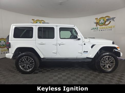 Used 2022 Jeep Wrangler Unlimited Sahara image 10