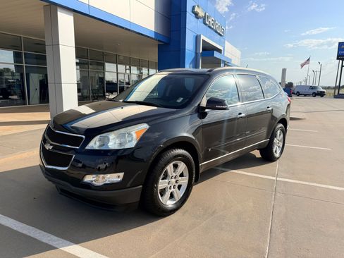 Used 2010 Chevrolet Traverse LT w/ Personal Connectivity Package FWD image 9