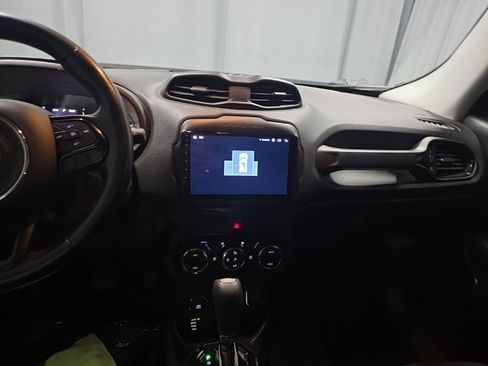 Used 2016 Jeep Renegade Latitude AWD/4WD image 13
