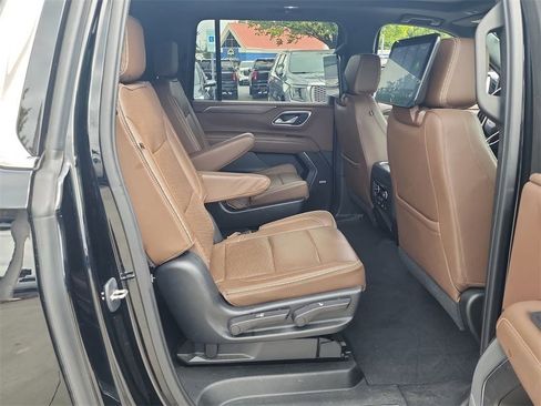 Used 2021 Chevrolet Suburban High Country w/ Premium Package image 28