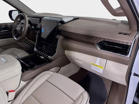 New 2026 GMC Yukon XL Denali AWD/4WD image 32