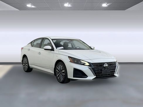 Used 2023 Nissan Altima 2.5 SV image 6