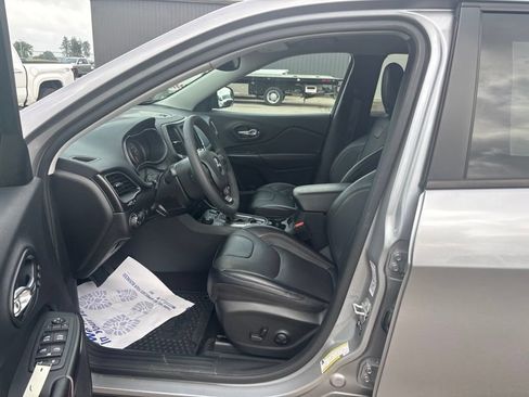Used 2022 Jeep Cherokee Trailhawk w/ Premium Leather Package AWD/4WD image 23