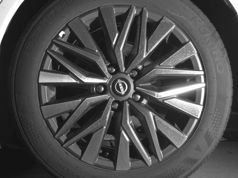 Used 2025 Nissan Altima 2.5 SV FWD image 14