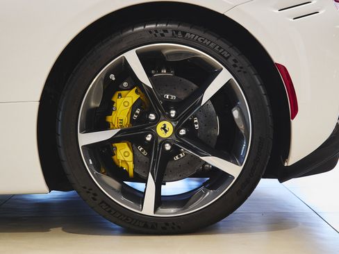 Used 2024 Ferrari SF90 Spider image 51