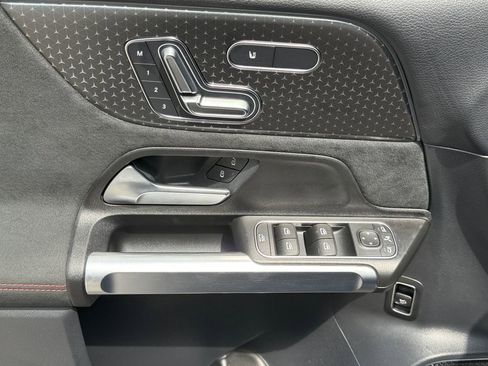 Used 2025 Mercedes-Benz GLB 35 AMG 4MATIC image 11