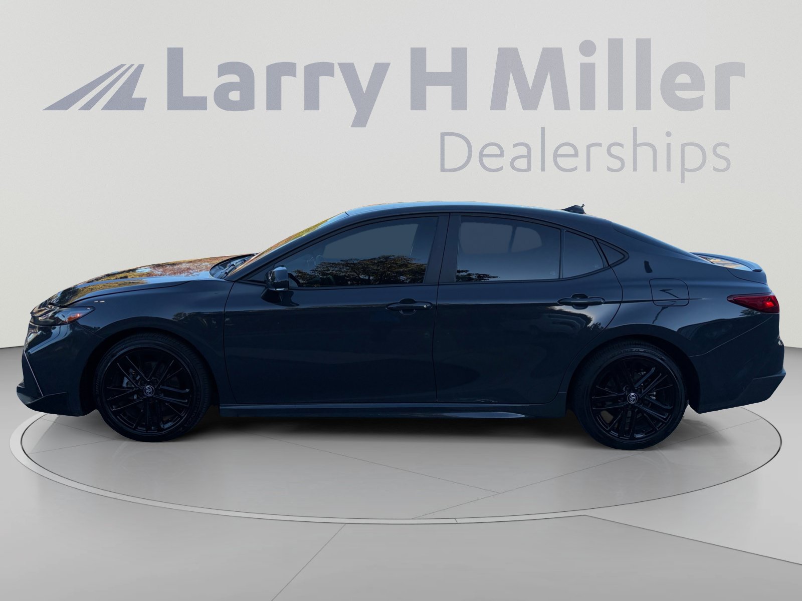 Used 2026 Toyota Camry SE w/ Convenience Package FWD image 2