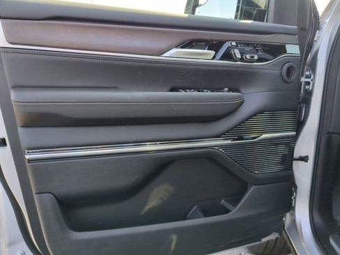 New 2024 Jeep Grand Wagoneer Series I AWD/4WD image 12