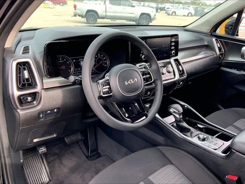 Used 2023 Kia Sorento LX image 16