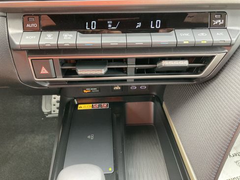 Used 2026 Toyota Camry SE image 17