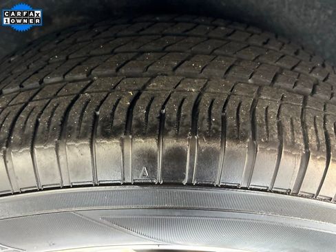 Used 2024 Chrysler Pacifica Touring-L image 10