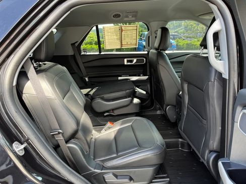 Used 2023 Ford Explorer XLT w/ Equipment Group 202A RWD image 23