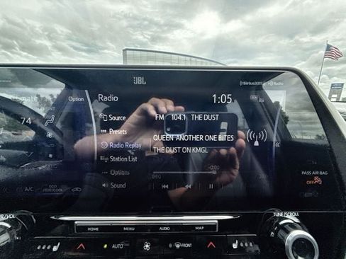 Used 2020 Toyota Highlander Limited AWD/4WD image 16